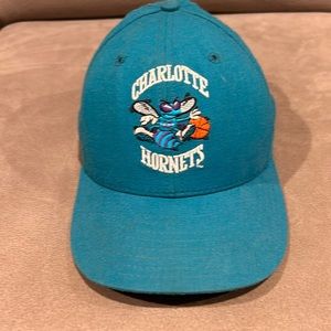 Men's 90's vintage Charlotte Hornets 7 1/8 fitted hat